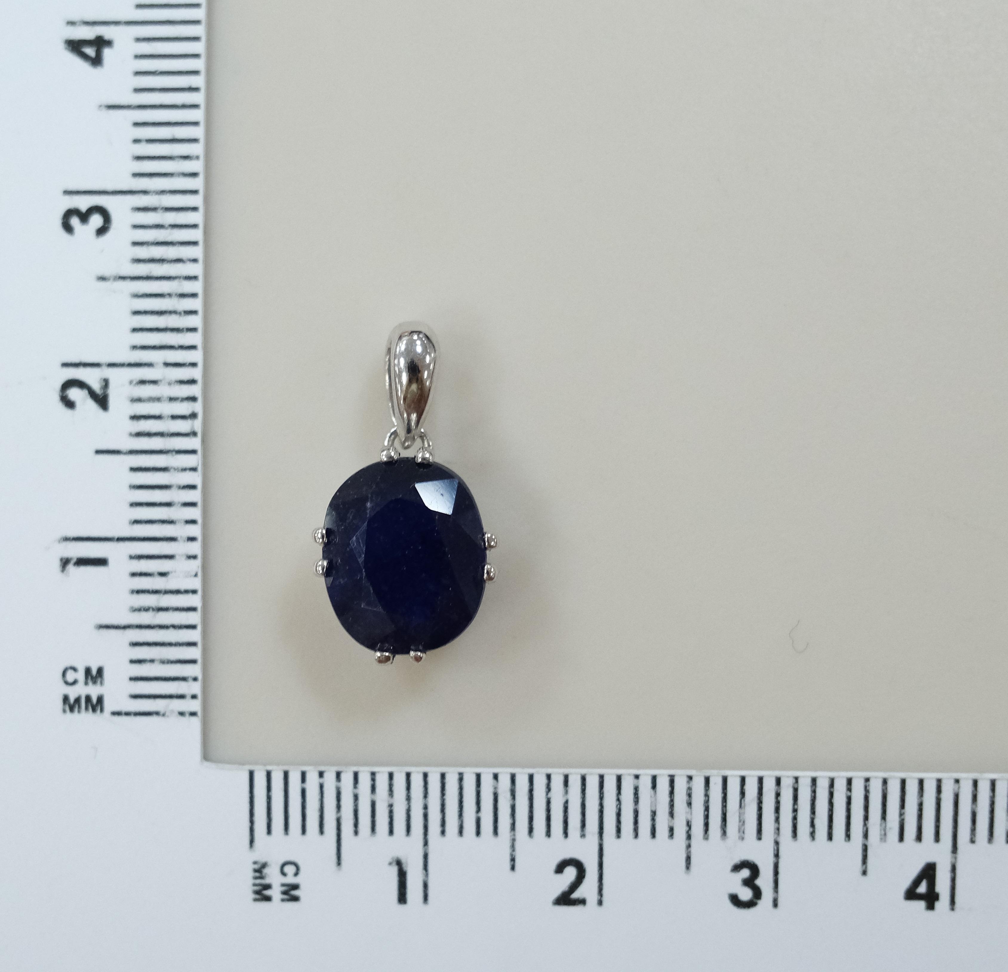 Серебряная подвеска с сапфиром